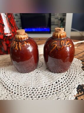 Vintage Hull Pottery Brown Drip Salt & Pepper Shakers | Little Brown Jug Set